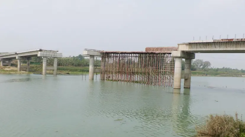 আট বছরেও শেষ হয়নি সেতু নির্মাণকাজ